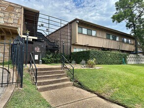 3809 N Braeswood Blvd in Houston, TX - Building Photo - Building Photo