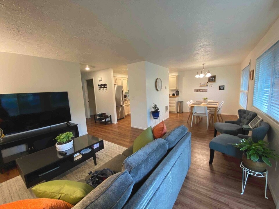 4135 NW Walnut Pl in Corvallis, OR - Building Photo