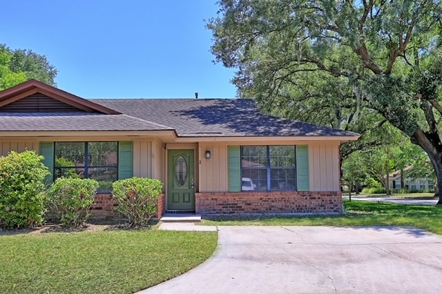 property at 2 Cobbler Ct
