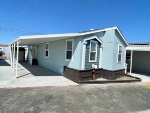 43 Elm Via in Anaheim, CA - Foto de edificio - Building Photo