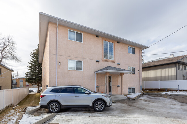 126 29 Av NW in Calgary, AB - Building Photo - Building Photo