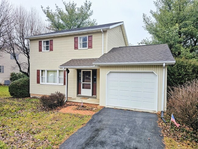 474 N Maple St in Ephrata, PA - Foto de edificio - Building Photo