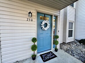 750 S Lake Cir in Chesapeake, VA - Building Photo - Building Photo