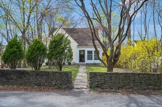 15 N Henry St in Pearl River, NY - Building Photo - Building Photo