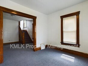 695 Kling St in Akron, OH - Foto de edificio - Building Photo
