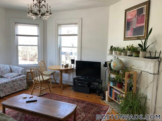 268 Broadway in Cambridge, MA - Foto de edificio - Building Photo