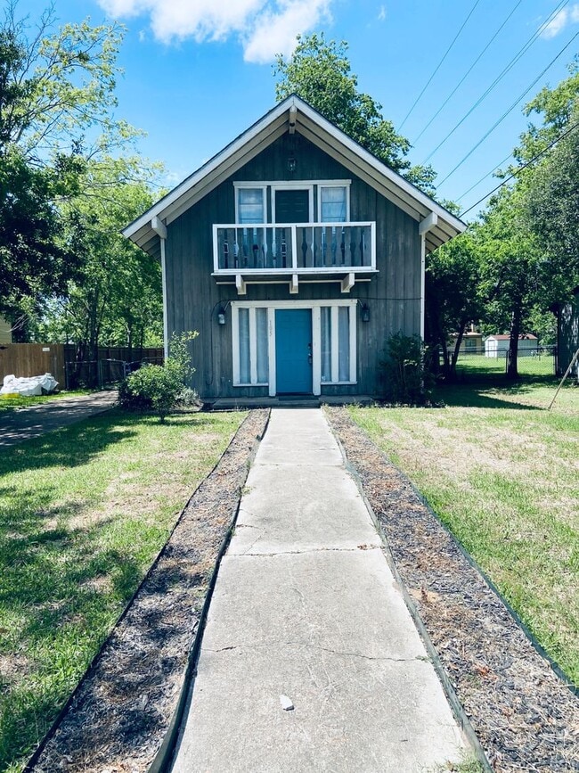 105 Moss St in College Station, TX - Building Photo - Building Photo