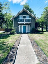105 Moss St in College Station, TX - Building Photo - Building Photo