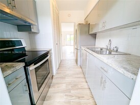 1590 NE 127th St in Miami, FL - Building Photo