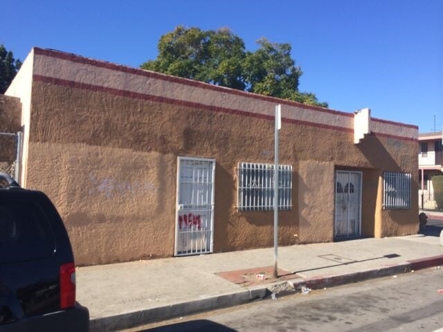 8101-8103 S San Pedro St in Los Angeles, CA - Foto de edificio
