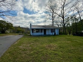 103 N Poole St in Ashland City, TN - Building Photo