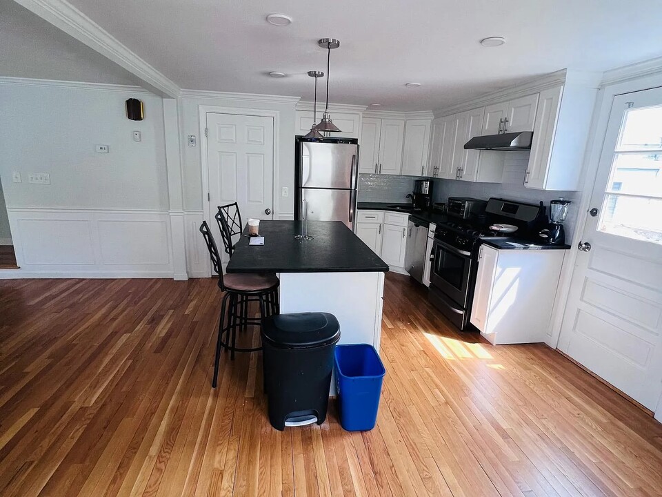 115 Cowing St, Unit 115 Cowing in Boston, MA - Building Photo