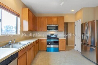 548 W Tiger Shark Rd in Tucson, AZ - Building Photo - Building Photo