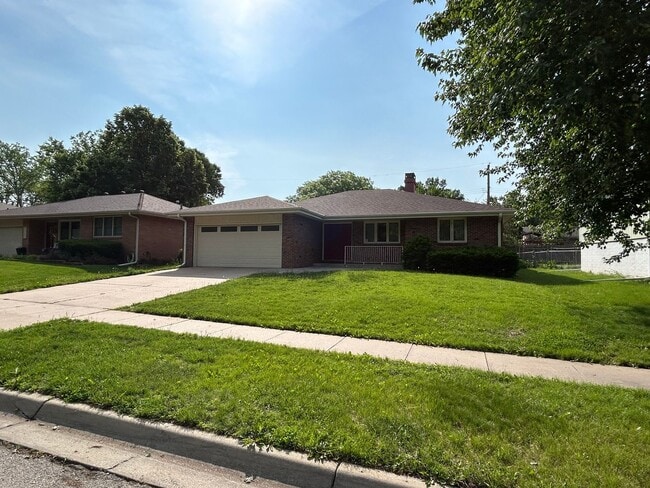 property at 4924 Cresthaven Dr