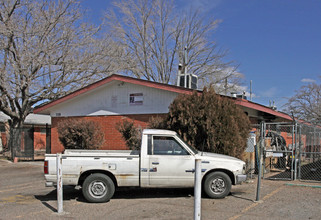 516-520 Indiana St SE in Albuquerque, NM - Building Photo - Building Photo