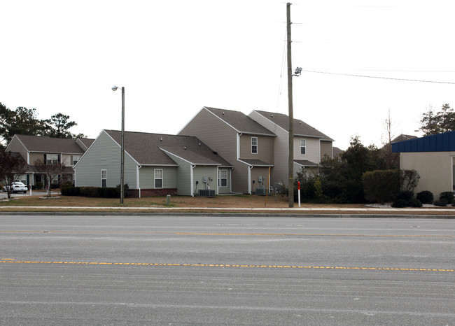 White Oak Manor Apartments in Swansboro, NC - Building Photo - Building Photo