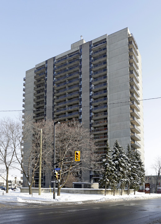 Bronson Place South in Ottawa, ON - Building Photo