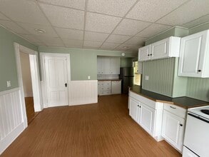 16 Oak St in Laconia, NH - Building Photo - Building Photo