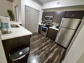 12100 Metric Blvd in Austin, TX - Building Photo - Building Photo