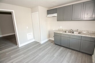 3307 Broadway St in Houston, TX - Foto de edificio - Building Photo