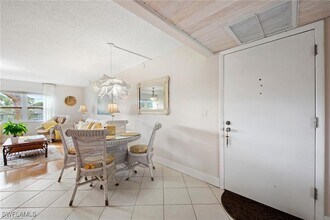 1085 Forest Lakes Dr in Naples, FL - Building Photo - Building Photo