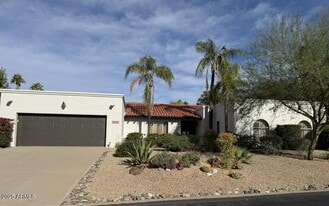 8308 E Vista De Valle in Scottsdale, AZ - Building Photo