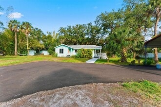 8010 Riverview Dr in Riverview, FL - Building Photo - Building Photo