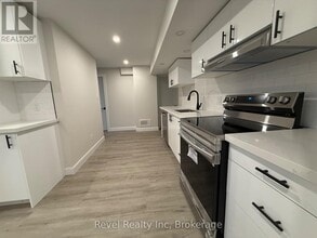 29 Hewitt Pl in Barrie, ON - Building Photo - Building Photo