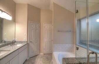 543 Rivergrove Dr in Houston, TX - Building Photo - Building Photo