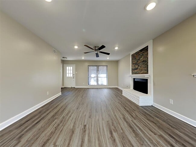 3215 Sycamore Springs Dr in Houston, TX - Building Photo - Building Photo