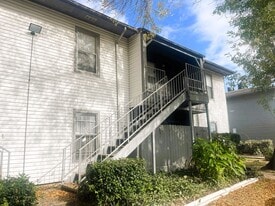 7200 Clarewood Dr in Houston, TX - Building Photo