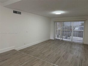 2700 Coral Springs Dr in Coral Springs, FL - Foto de edificio - Building Photo