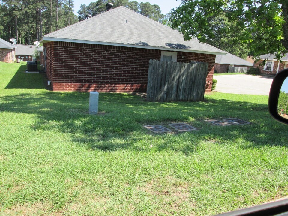 1114 Sybil Dr in Ruston, LA - Foto de edificio