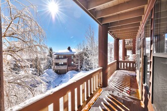 8371 Meadowview Dr in Park City, UT - Foto de edificio - Building Photo