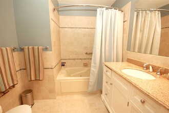 242 Barrow St-Unit -3C in Jersey City, NJ - Building Photo - Building Photo