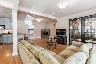 645 W Bittersweet Pl in Chicago, IL - Building Photo - Building Photo