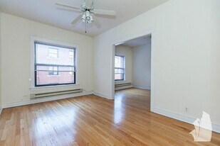 820 W Waveland Ave, Unit 827-N3 in Chicago, IL - Building Photo