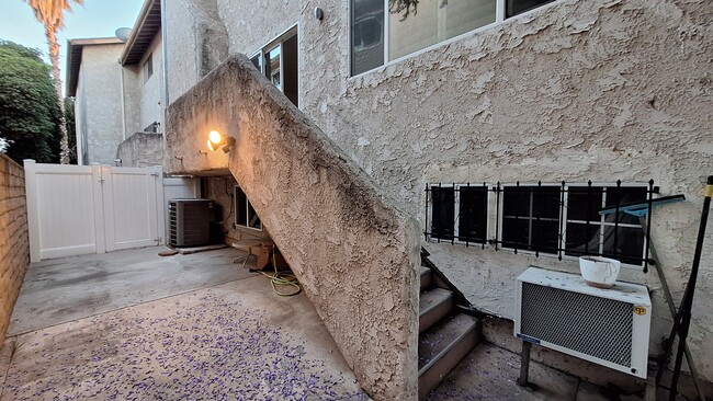 15610 Moorpark St in Encino, CA - Foto de edificio - Building Photo