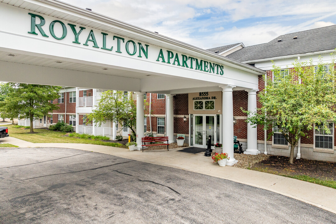 Royalton Apartments - Senior Living in North Royalton, OH - Foto de edificio