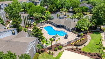 The Oasis at 1800 in Tallahassee, FL - Building Photo