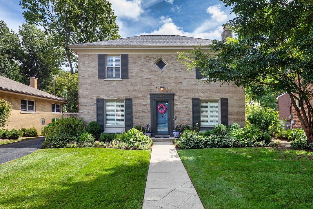 915 Indian Rd in Glenview, IL - Building Photo