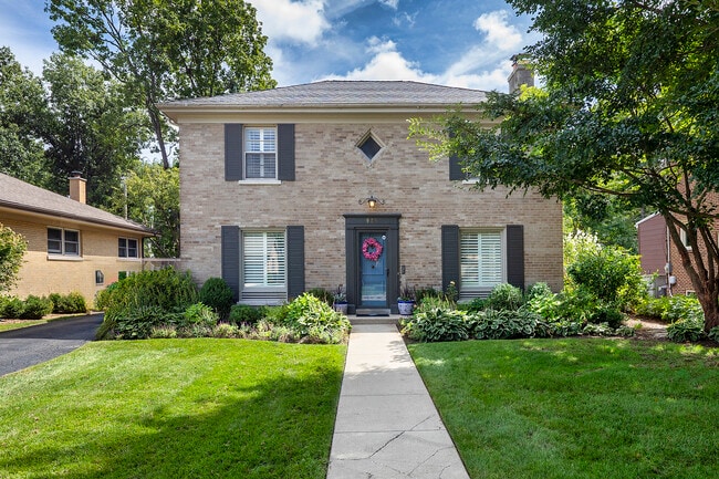 property at 915 Indian Rd