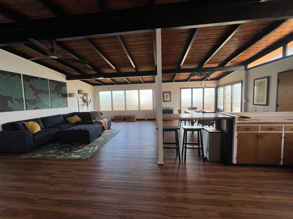 5050 Kawaihau Rd in Kapaa, HI - Building Photo