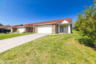 7037 Wakan Ln in Knoxville, TN - Foto de edificio - Building Photo