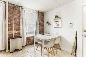 19 Harris St in Cambridge, MA - Foto de edificio - Building Photo
