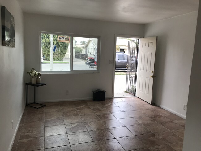 1030 E 21st St in Long Beach, CA - Building Photo - Building Photo