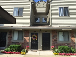 Creekside of Farmington Hills Apartments in Farmington Hills, MI - Building Photo - Building Photo