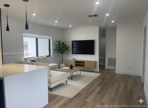 1201 N 16th Ave in Hollywood, FL - Building Photo - Building Photo