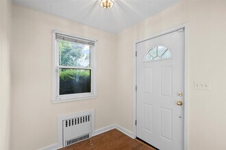 715 Old Post Rd in Mamaroneck, NY - Building Photo - Building Photo