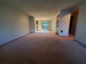 3204 Aquarius Blvd in Newberg, OR - Building Photo - Building Photo